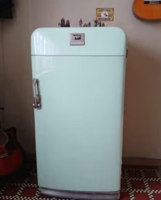 GRATUIT FRIGO ARMOIRE POUR DECO. NON OPERATIONNEL, Enlèvement, Ne fonctionne pas, À Poser