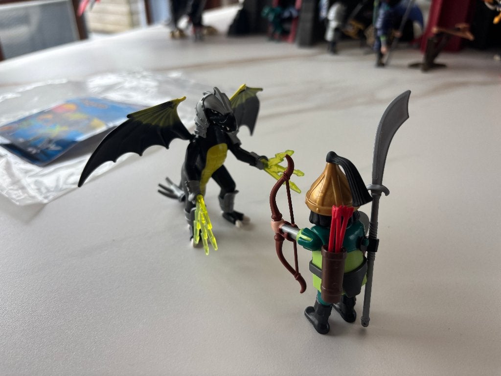 Playmobil 5465 Dragon tempête avec soldat, Enfants & Bébés, Jouets | Playmobil, Comme neuf, Dragons, Figurines, Kit complet