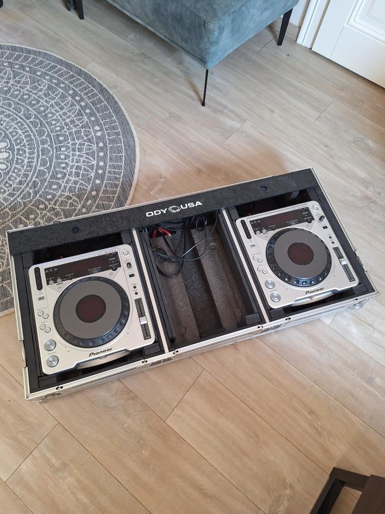 DJ draaitafel met 2 Pioneer CD spelers in stevige flightcase, Musique & Instruments, Enlèvement, Comme neuf, Platine, Pioneer