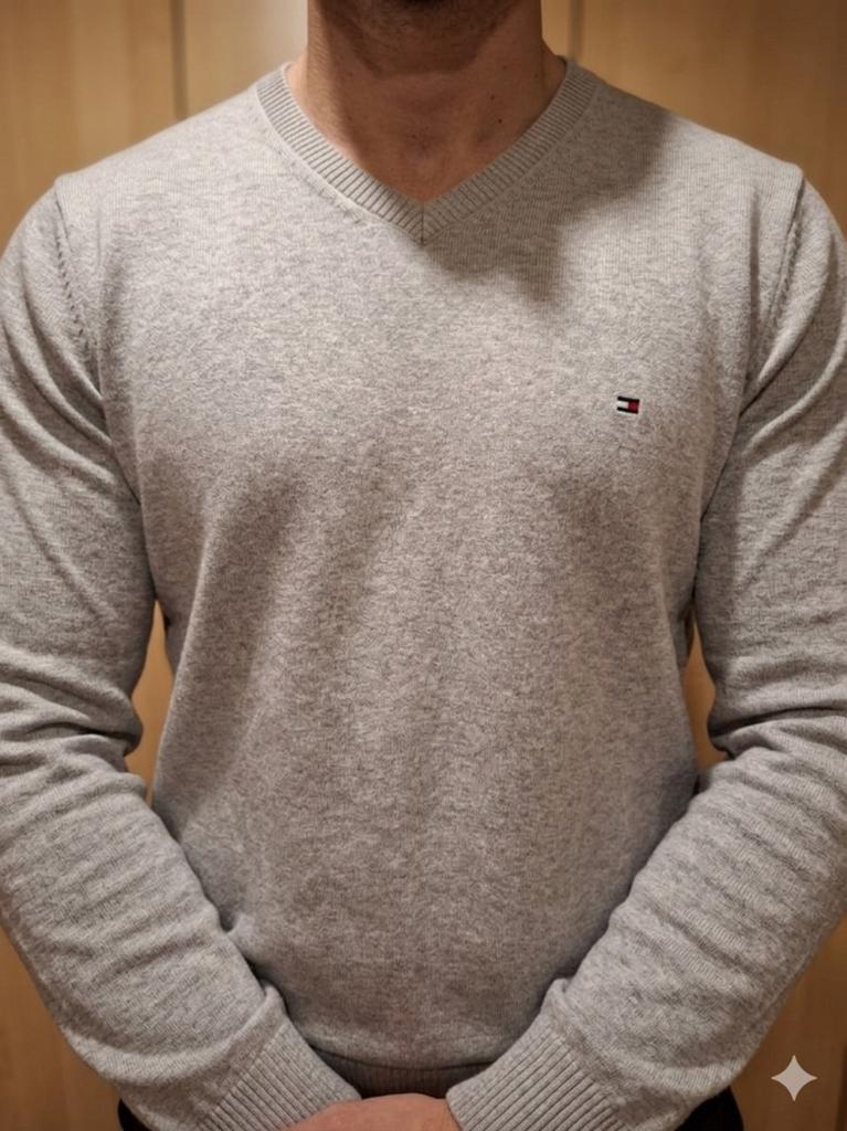 ​pull col v gris tommy hilfiger taille l, Vêtements | Hommes, Pulls & Vestes, Gris, Enlèvement ou Envoi, Tommy Hilfiger, Taille 52/54 (L)