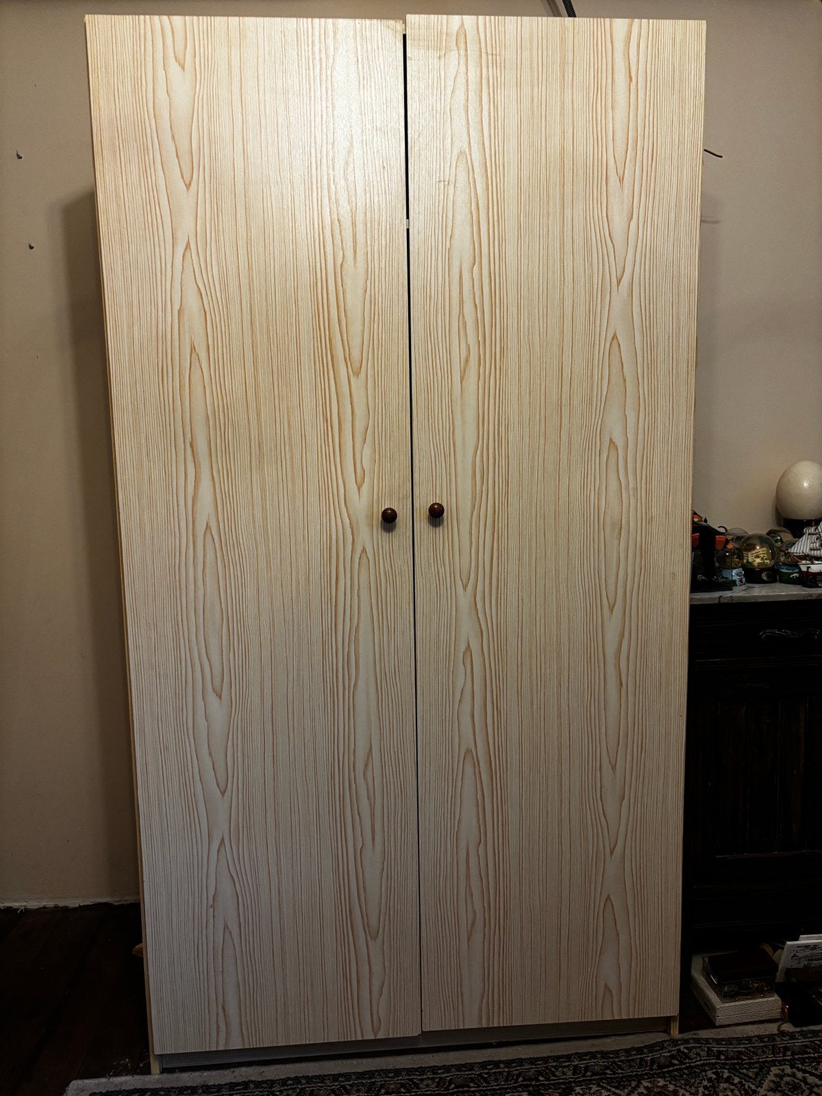 Houten tweedeurskast / kledingkast met legplanken, Ophalen, 150 tot 200 cm, Overige houtsoorten, 50 tot 75 cm