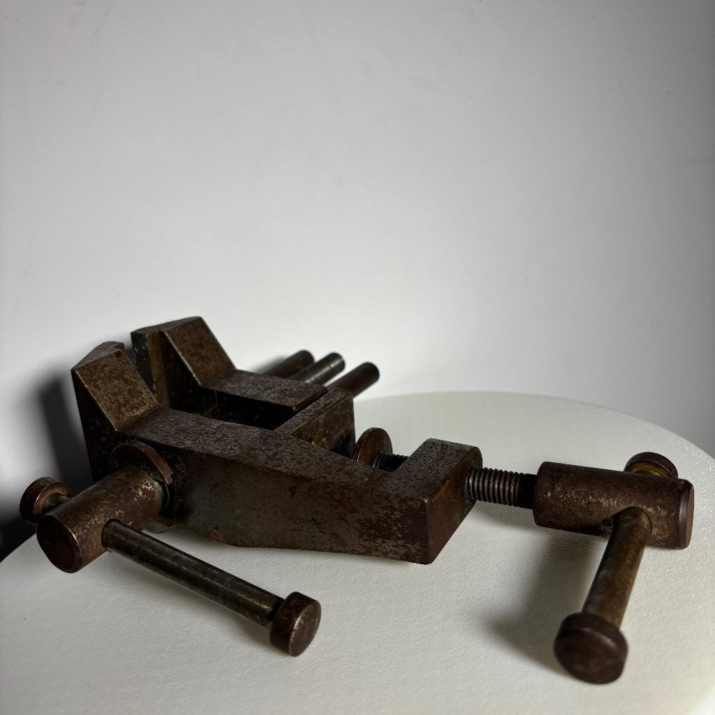 Antieke / vintage tafelbankschroef, Doe-het-zelf en Bouw, Ophalen of Verzenden, Gebruikt, Minder dan 70 cm, Bankschroef