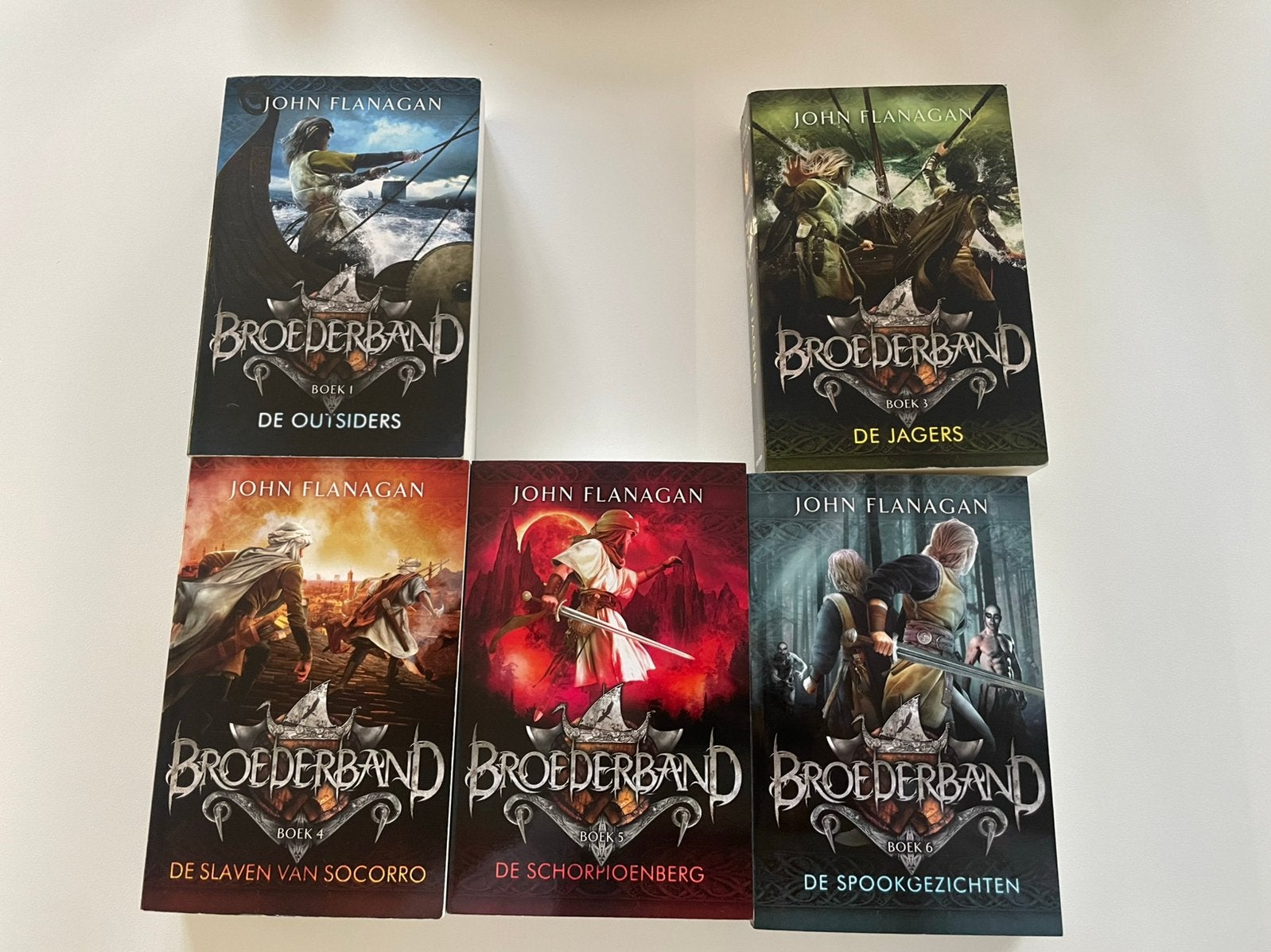 Broederband reeks ( 2 ontbreekt)/john flanagan/5€ per boek, Ophalen of Verzenden, Zo goed als nieuw
