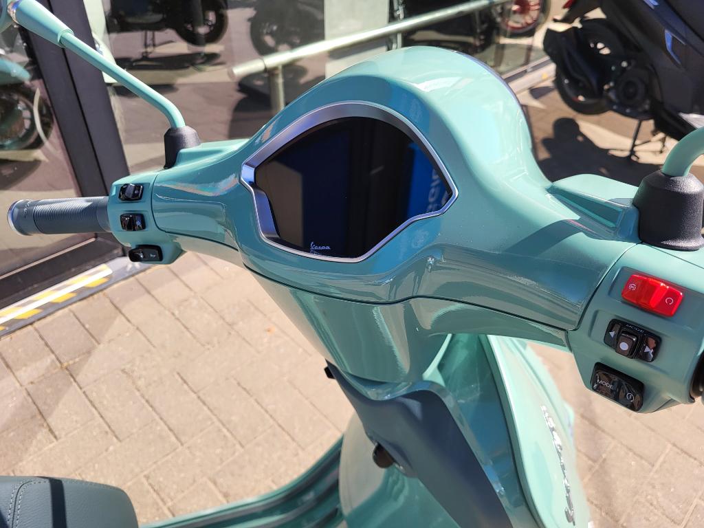 Vespa Primavera Livrea 80th 125cc, Motoren, Motoren | Piaggio, Scooter, Nieuw, Bedrijf, 125 cc