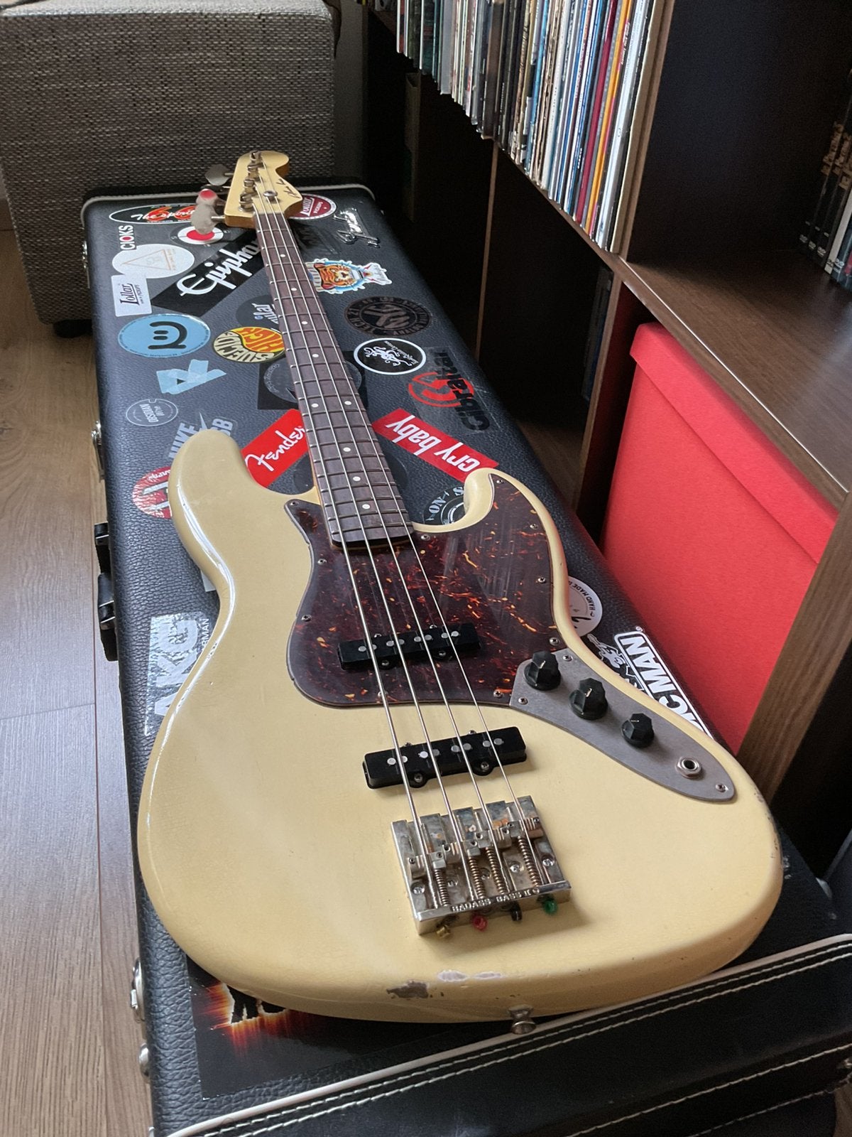 Alnus Jazz Bass relic, Enlèvement, Utilisé