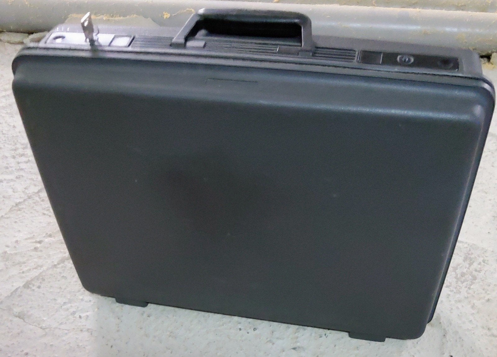 2 valises et 1 étui de voyage 10€ chacun, Enlèvement