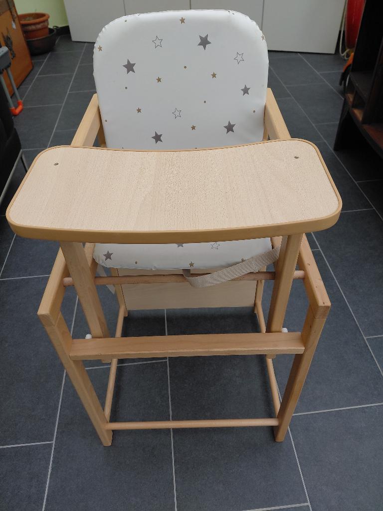 Chaise haute Combi, Enfants & Bébés, Chaises pour enfants, Comme neuf, Coulissant, Plateau amovible, Ceinture(s), Réducteur de chaise