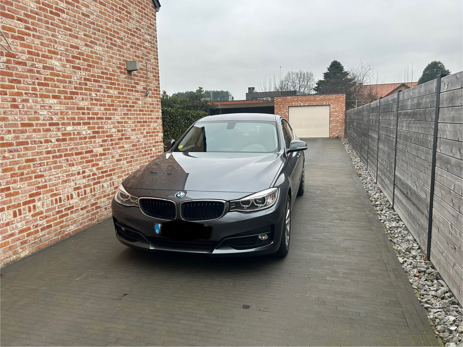 318 gt 2016, Auto's, BMW, Achterwielaandrijving, Particulier, Dealer onderhouden, Zilver of Grijs