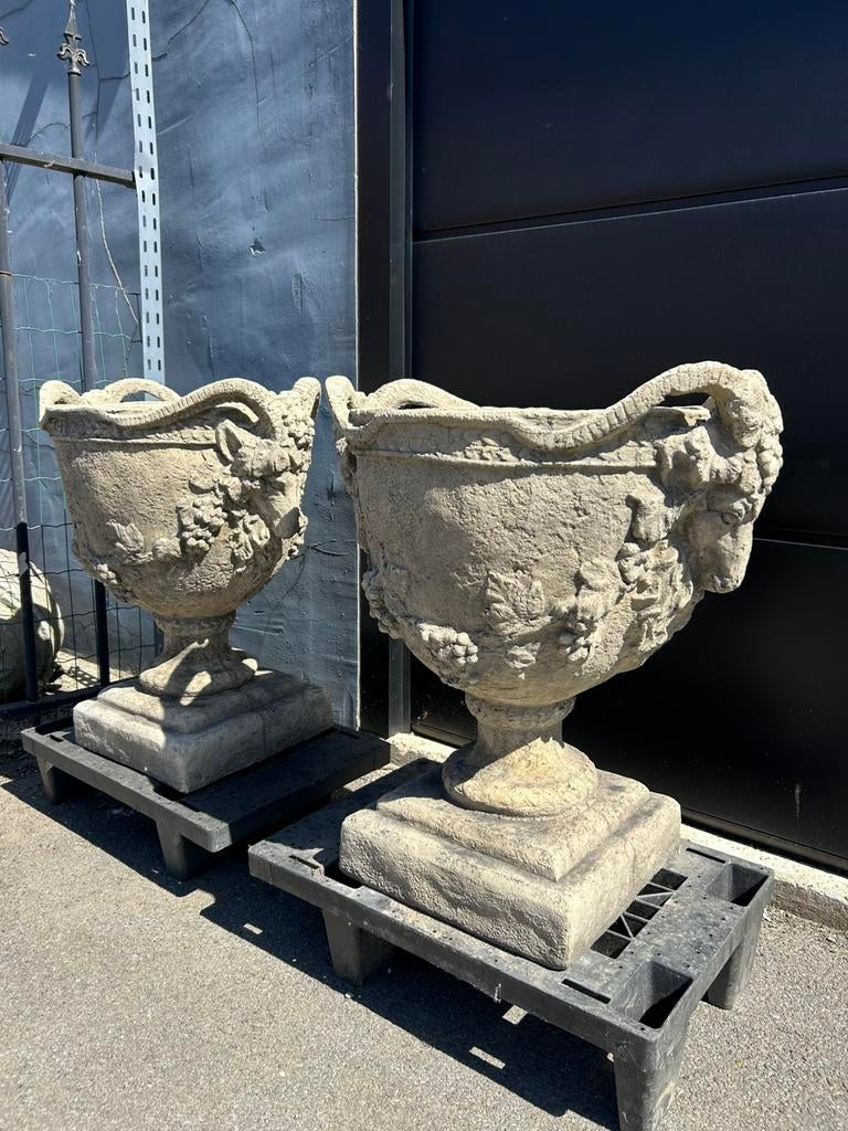 Koppel prachtige stenen bloemvazen met geitkoppen, Tuin en Terras, Ophalen, Gebruikt, Steen, Balkon