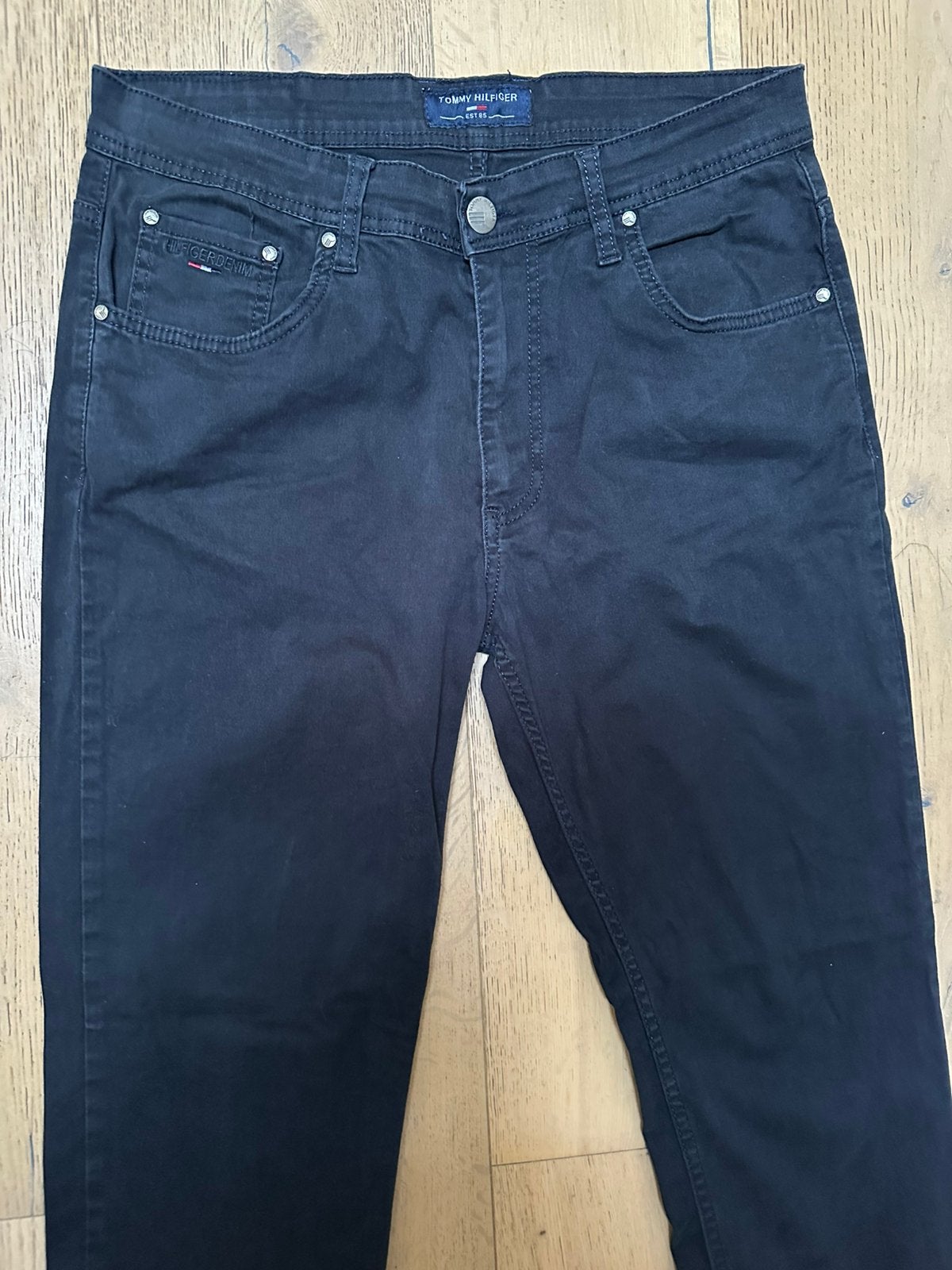 Jean noir Tommy Hilfiger T42, Vêtements | Hommes, Jeans, Envoi, Comme neuf, Bleu, Autres tailles de jeans