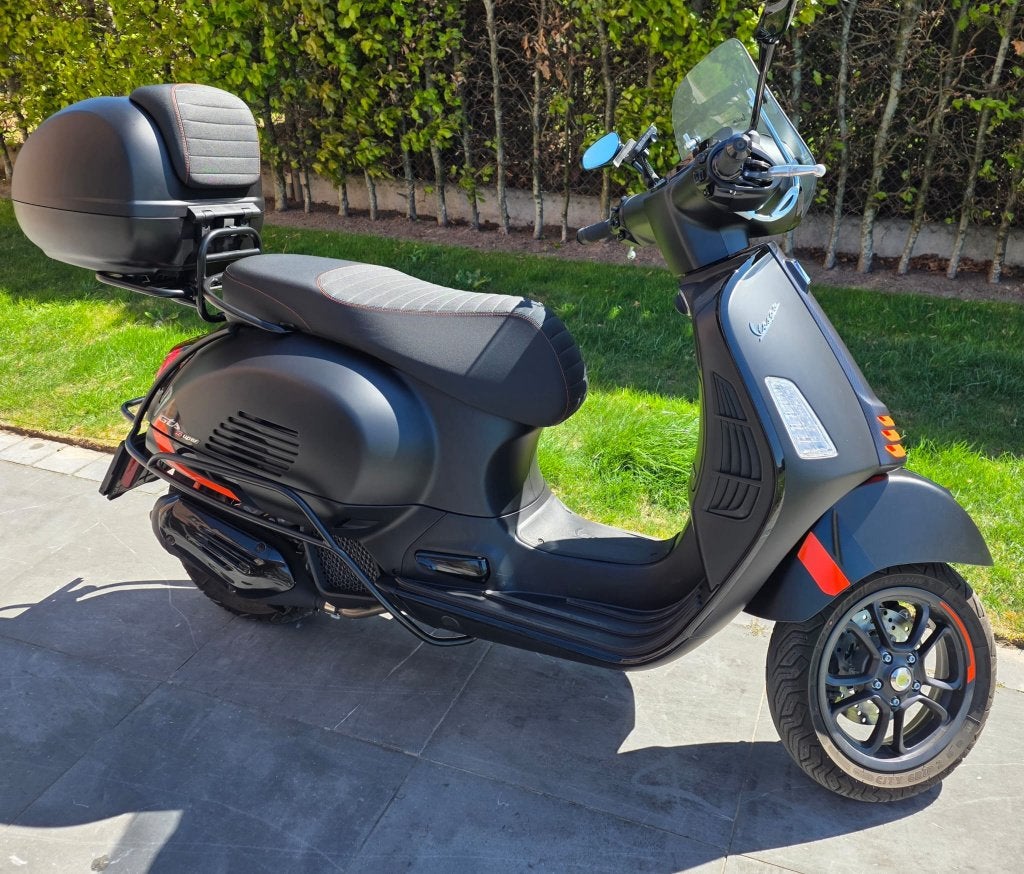 Vespa GTS supersport 125 Matzwart, Fietsen en Brommers, Ophalen, Overige modellen, Nieuw, 125 cc