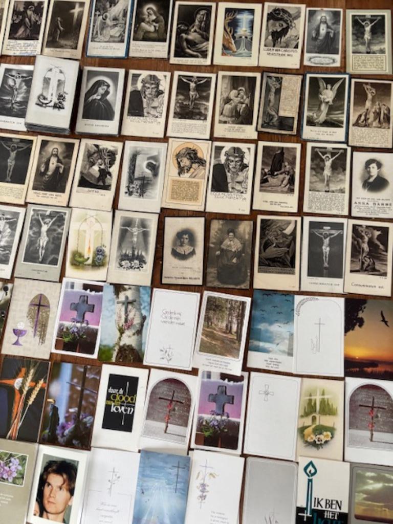210 cartes de décès datant de 1855, dont le père Damiaan, Collections, Religion, Comme neuf, Christianisme | Catholique, Carte ou Gravure