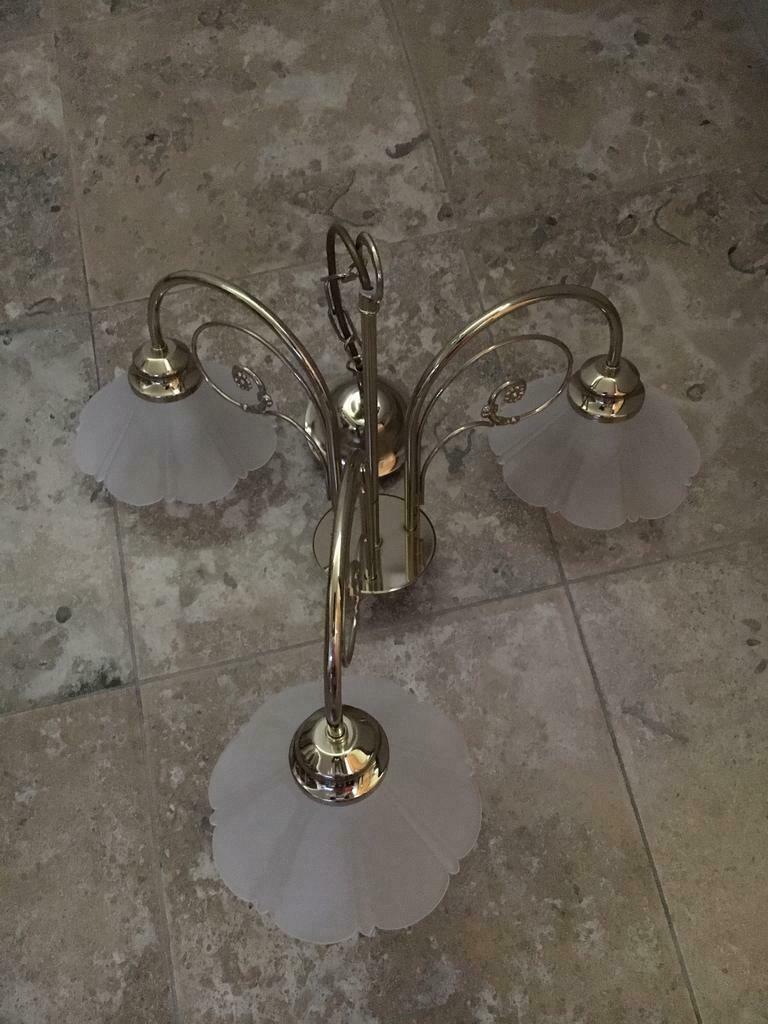 Prachtige vergulde luchter met matteglazen kapjes !, Huis en Inrichting, Lampen | Kroonluchters, Ophalen, Zo goed als nieuw, Glas