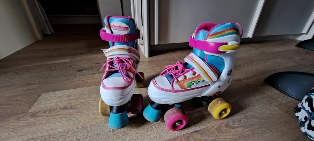 Regenboog rolschaatsen maat 32-35, Ophalen, Gebruikt