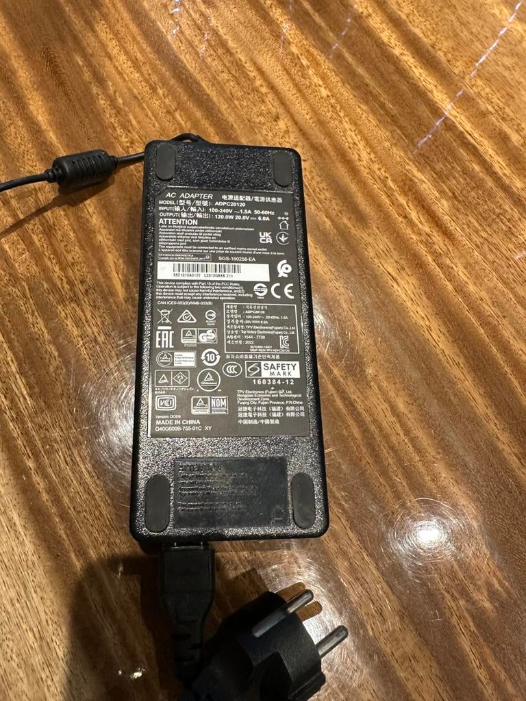 Adapter MSI, Computers en Software, Laptop-opladers, Ophalen of Verzenden, Zo goed als nieuw