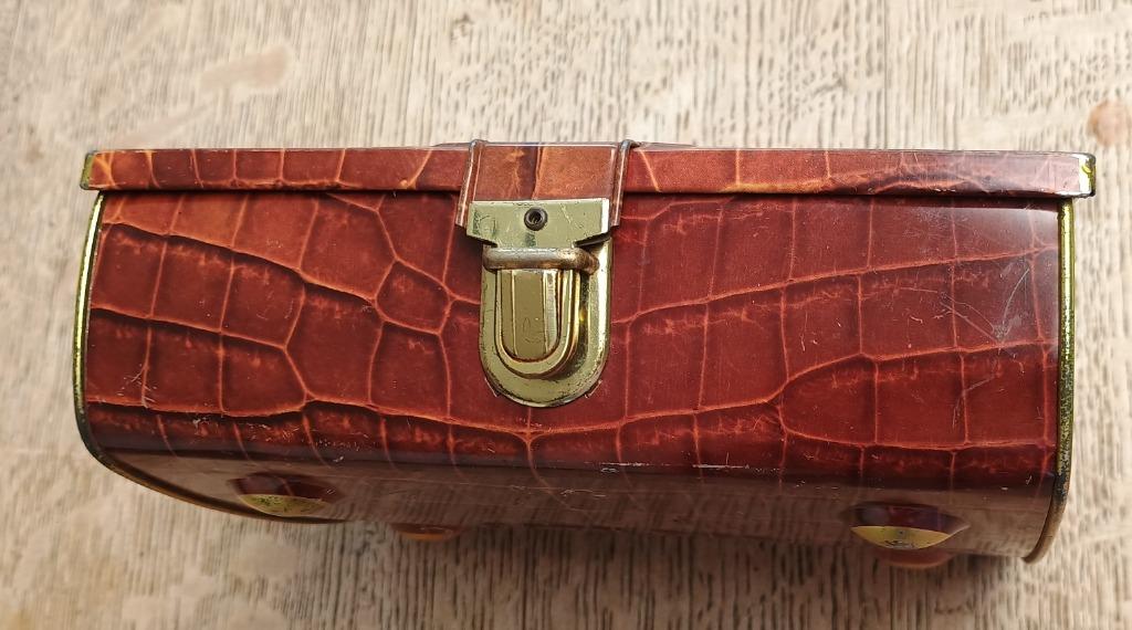 Retro blikken koffertje cote d'or, Enlèvement