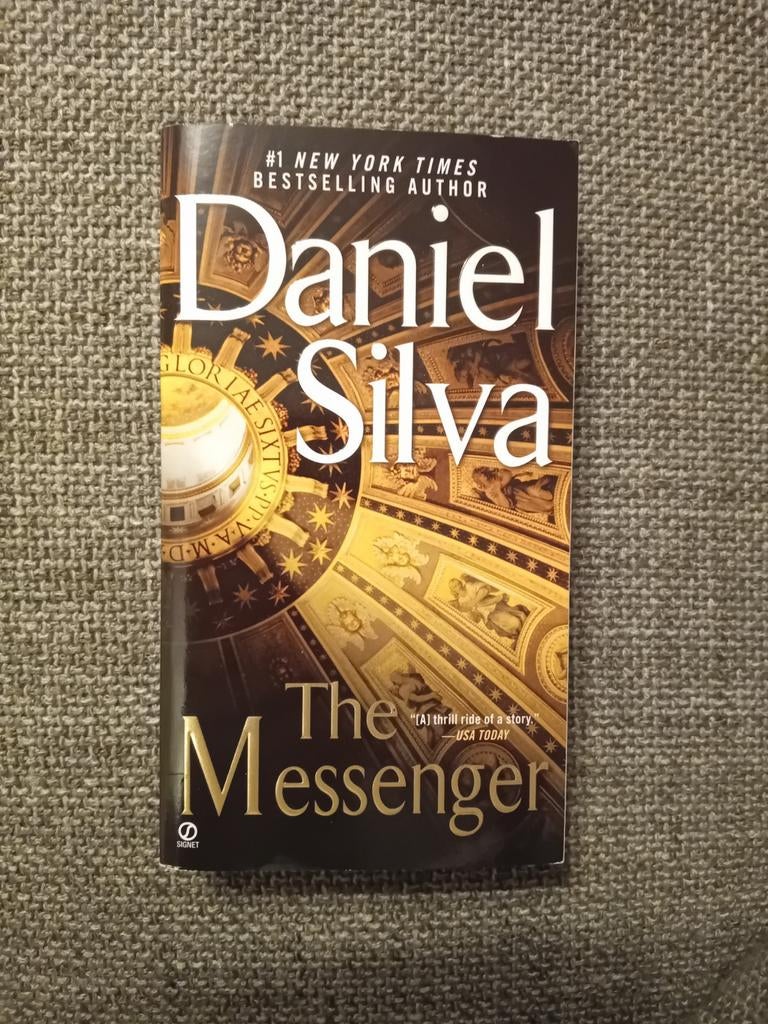 Daniel Silva - The messenger, Ophalen of Verzenden, Zo goed als nieuw