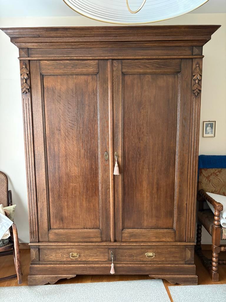 Oude Kleerkast, Antiek en Kunst, Ophalen