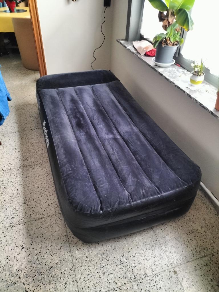 electrische lucht matras, Ophalen, Ingebouwde pomp, Zo goed als nieuw, 1-persoons