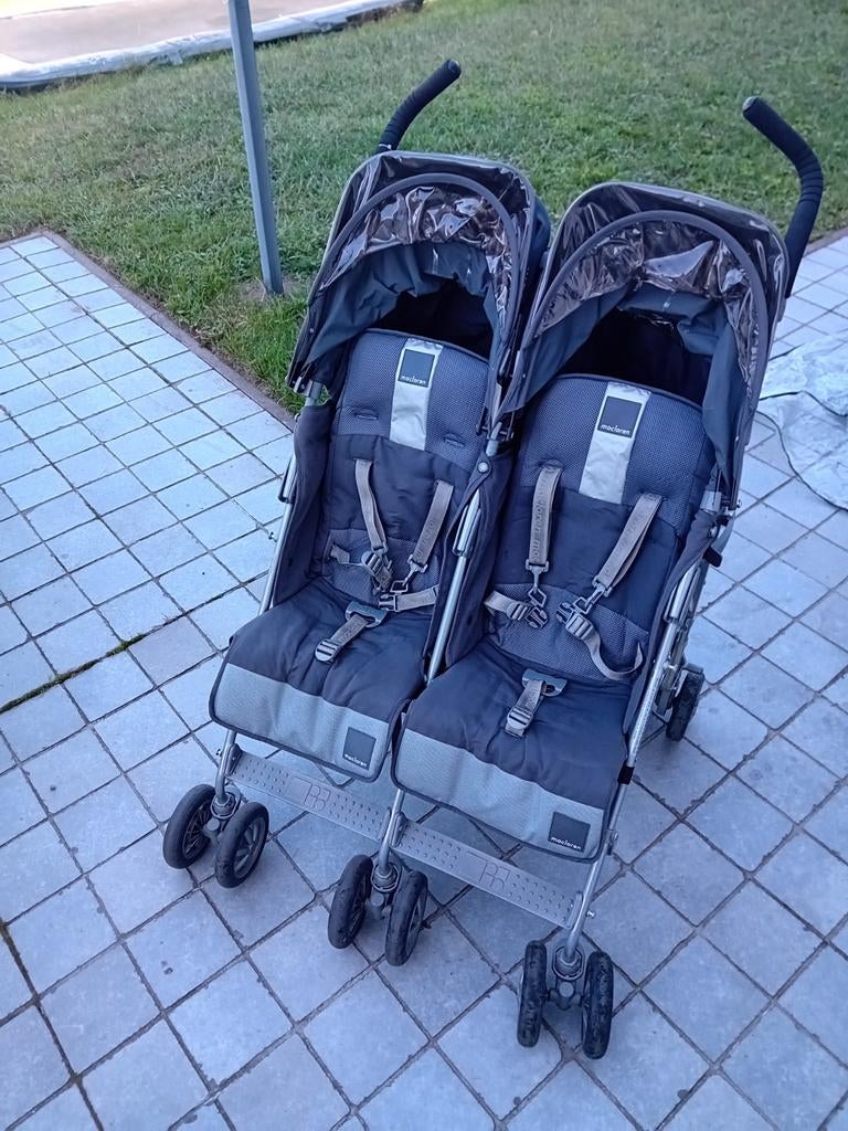 Inklapbare Maclaren dubbele buggy met regenhoes en voetzakje, Ophalen