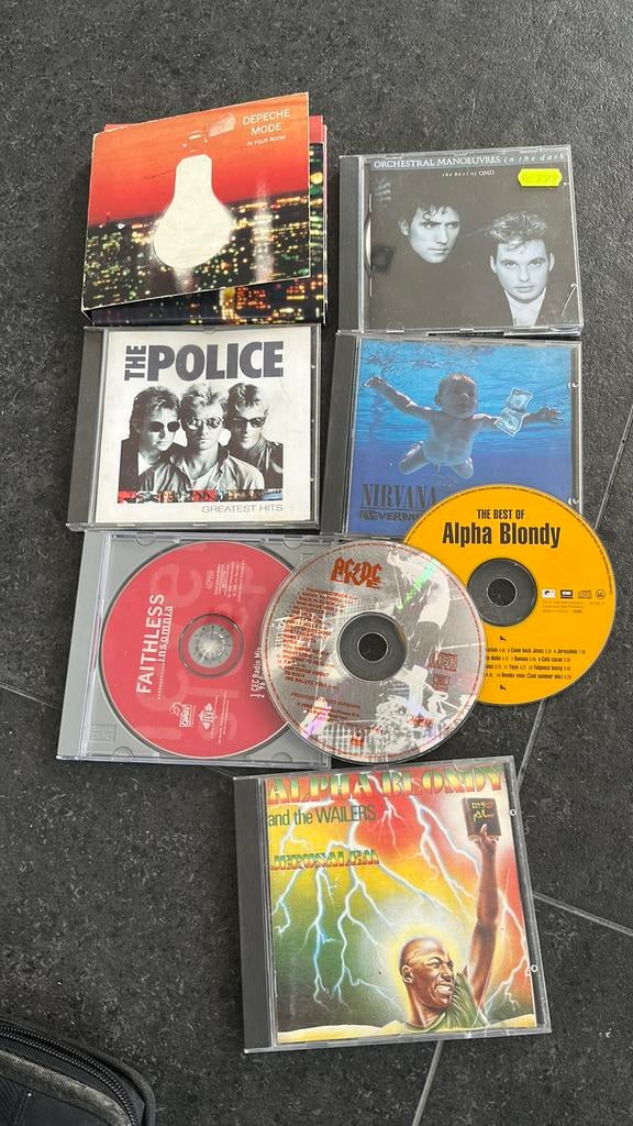 Lot de CD musique Nirvâna, police, Alpha Blondy…., Utilisé