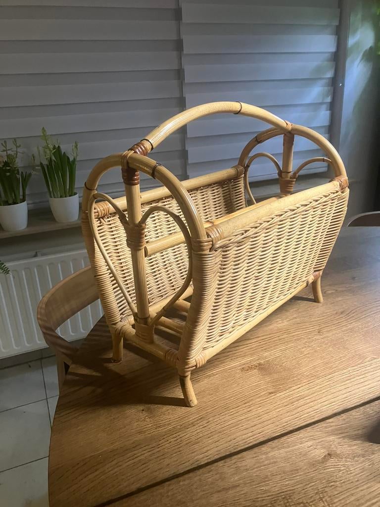 Stijlvol rotan krantenrekje, Ophalen of Verzenden, Zo goed als nieuw
