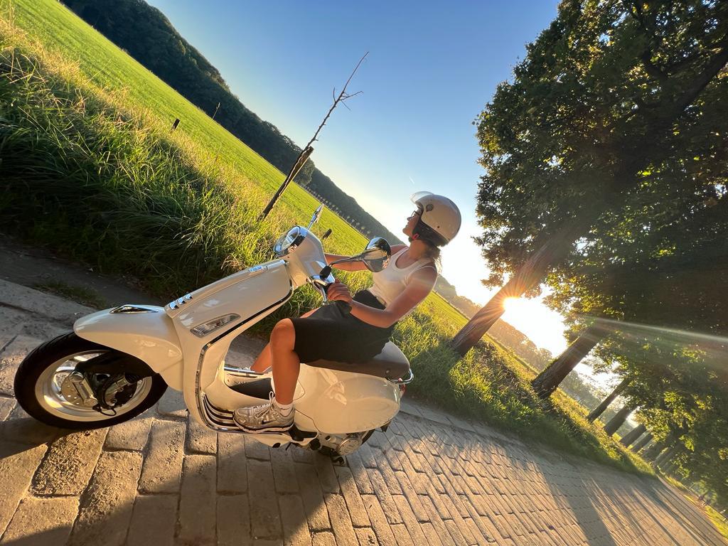 Vespa Primavera 2022 A-Klasse Als nieuw, Ophalen, Zo goed als nieuw