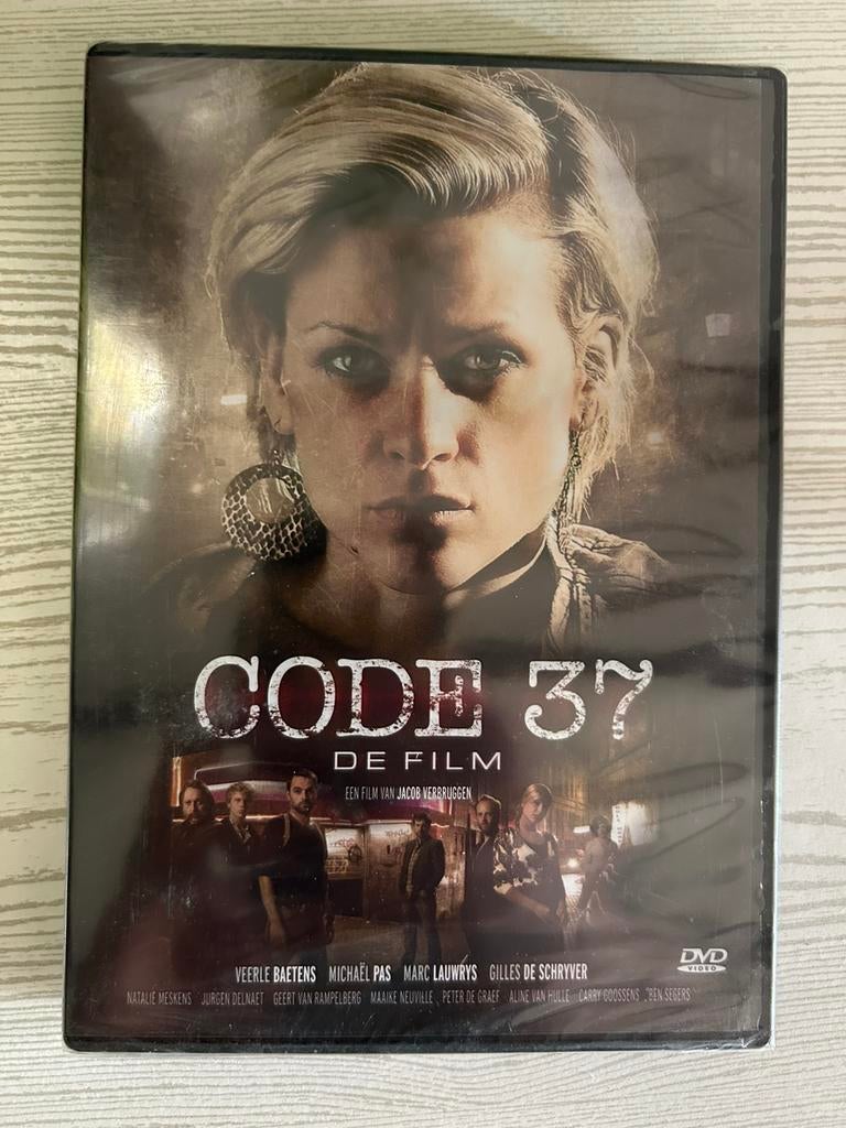 DVD Code 37 (nieuw), CD & DVD, DVD | Néerlandophone, À partir de 16 ans, Enlèvement ou Envoi, Neuf, dans son emballage, Action et Aventure