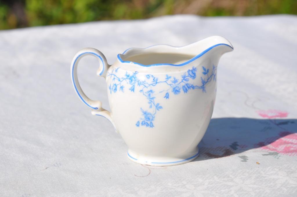 cremier en porcelaine kpm guirlande bleu (2), Antiquités & Art, Enlèvement ou Envoi