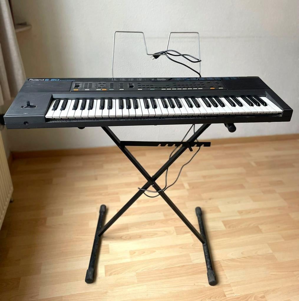 Synthétiseur Roland E20 complet avec pied, Musique & Instruments, Enlèvement, Roland