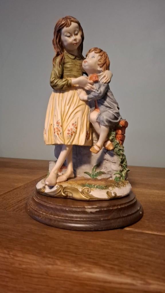 Vintage porseleinen beeldje (Capodimonte), Enlèvement