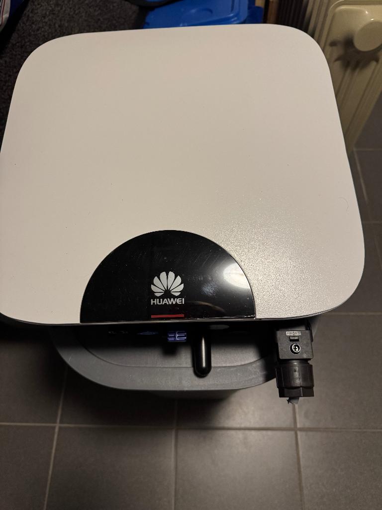 Onduleur Huawei, Enlèvement, Comme neuf, Autres types, 200 watts-crêtes ou plus