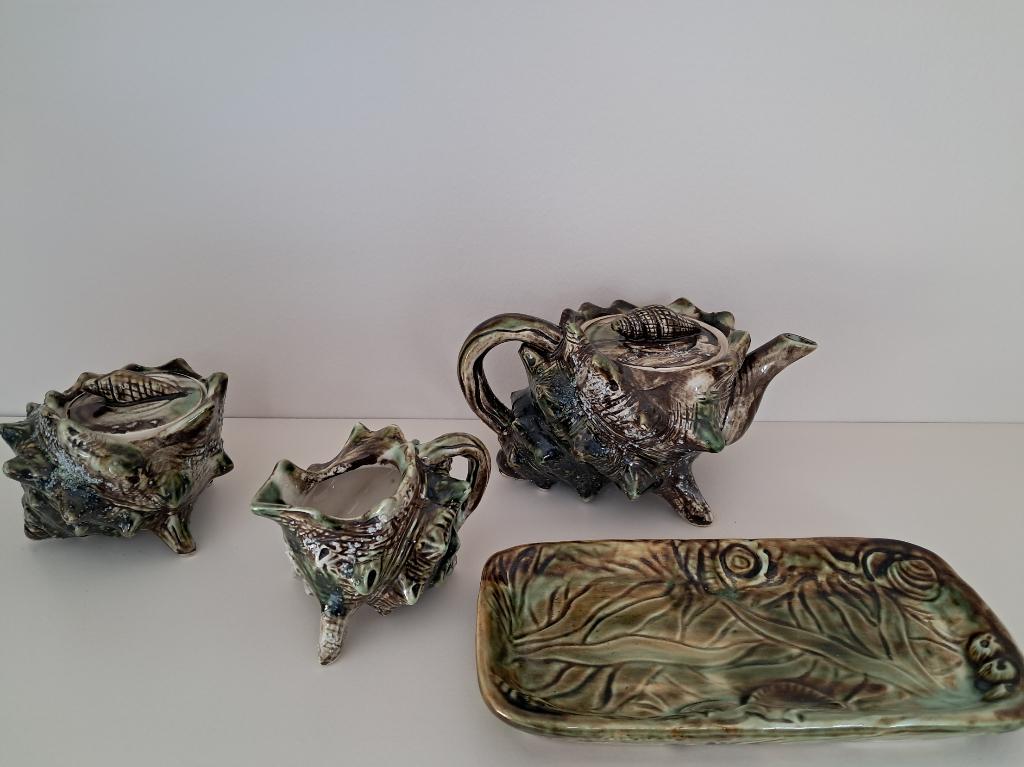 Theeservies in slibgietwerk, model schelp, Antiek en Kunst, Antiek | Servies compleet, Ophalen of Verzenden