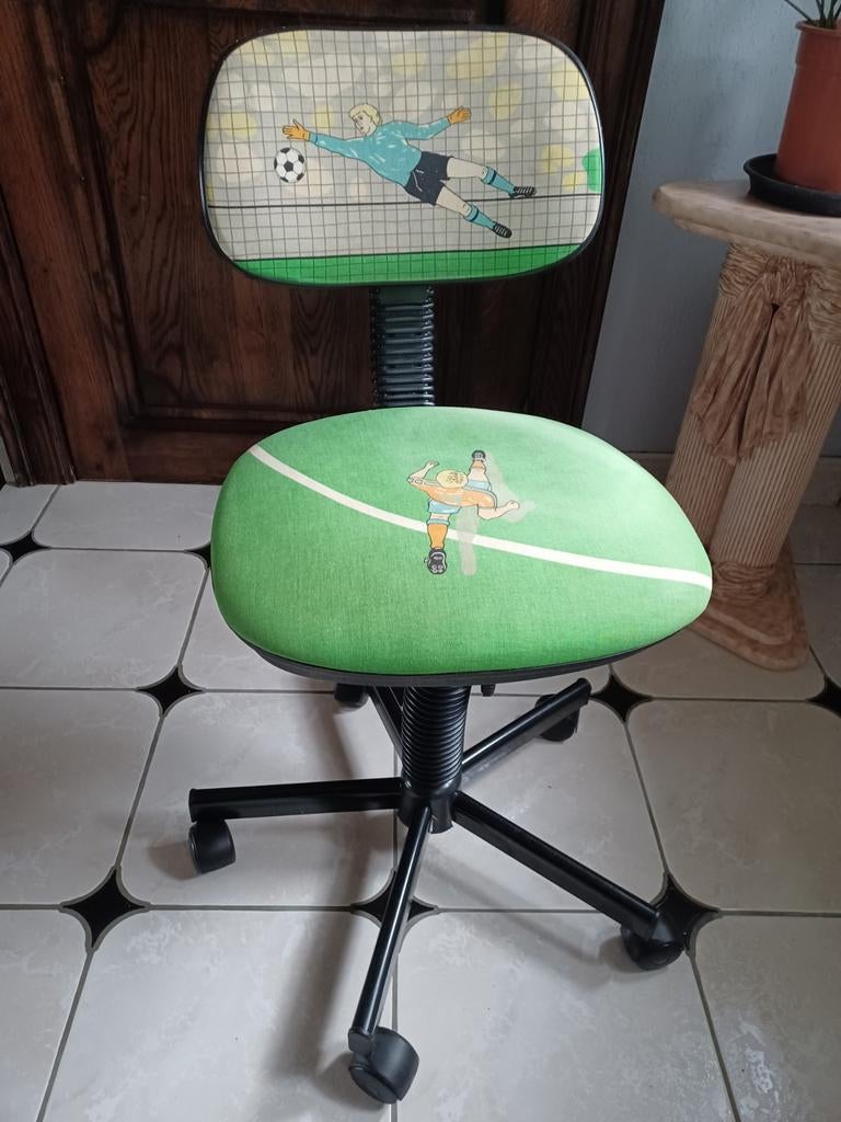 Kinderbureaustoel voetbal, Ophalen
