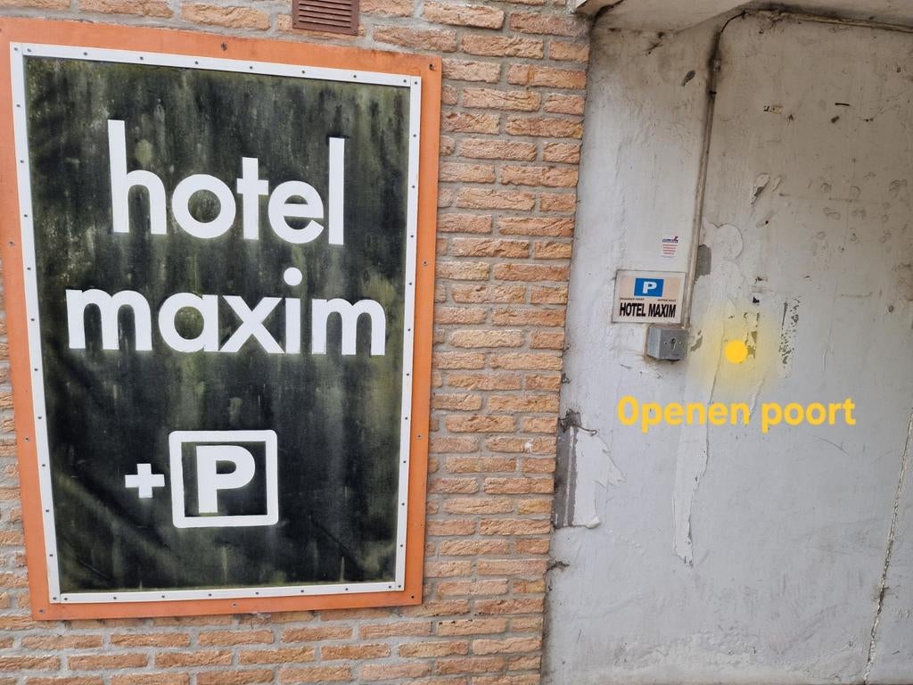 GARAGE P Maxim Meeuwenlaan De Panne.Gar. 31/33, Immo
