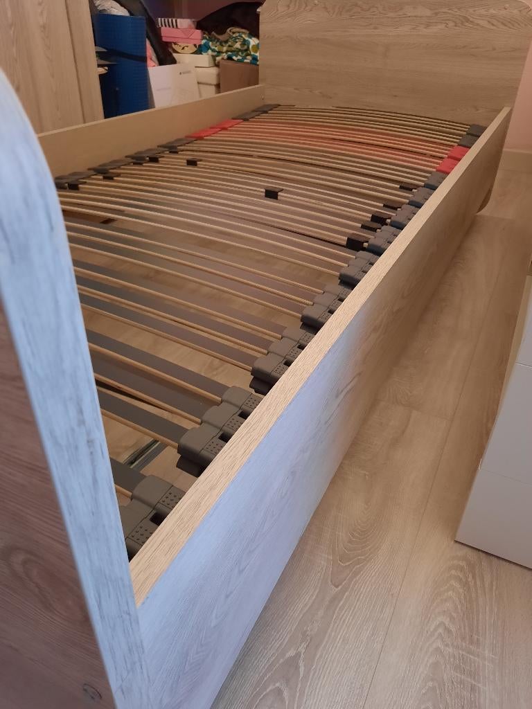 Lit 2m sur 90 cm + sommier + table de nuit, Maison & Meubles, Chambre à coucher | Lits, 90 cm, Enlèvement, 200 cm, Bois