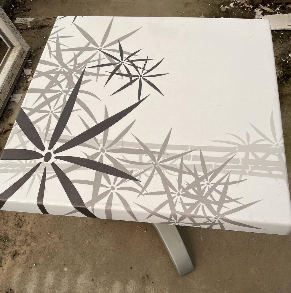 4 chaises de cuisine et 4 tables terrasse, Enlèvement, Utilisé, Bois