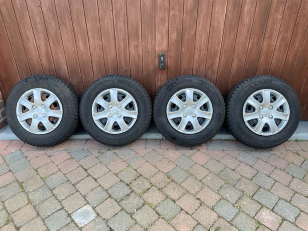 Winterbanden 14 inch 175/80 R 14 T UNIROYAL, Ophalen, 14 inch, Gebruikt, Banden en Velgen
