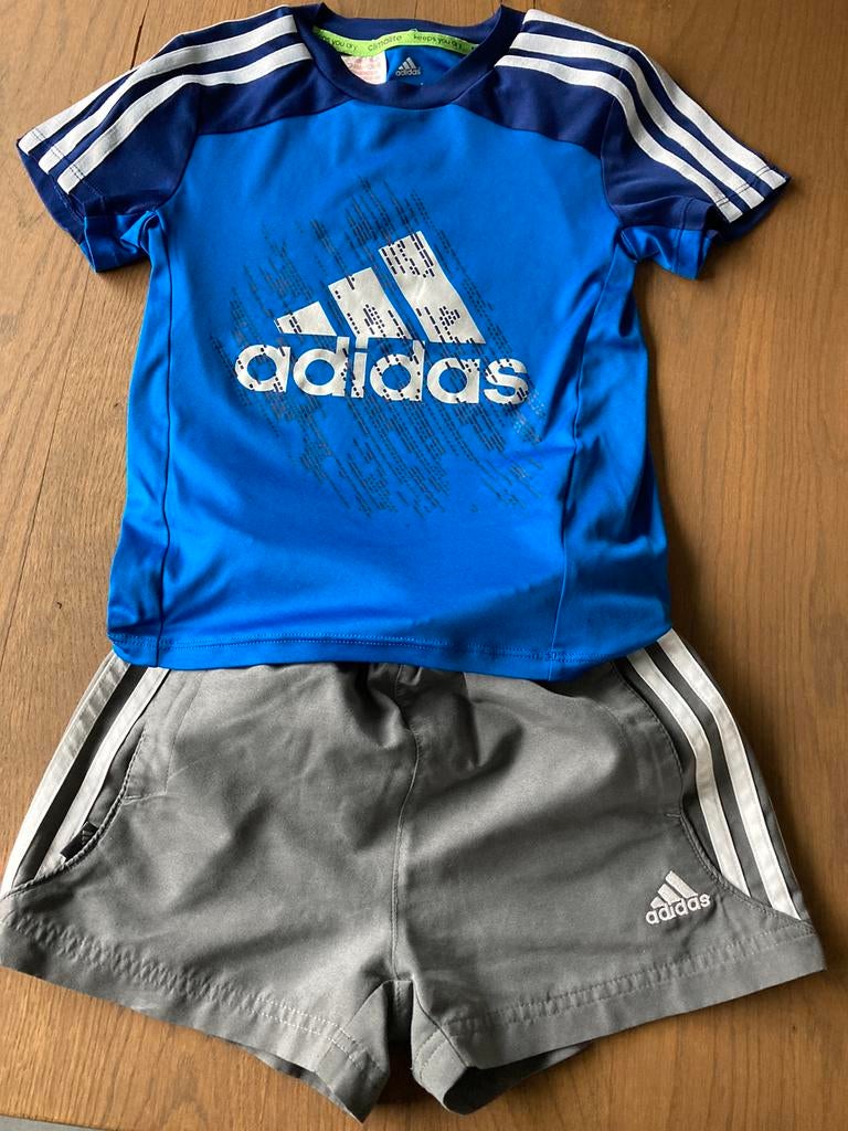 Nr5: Adidas sportset maat 116, Enfants & Bébés, Vêtements enfant | Taille 116, Enlèvement ou Envoi, Utilisé, Vêtements de sport ou Maillots de bain