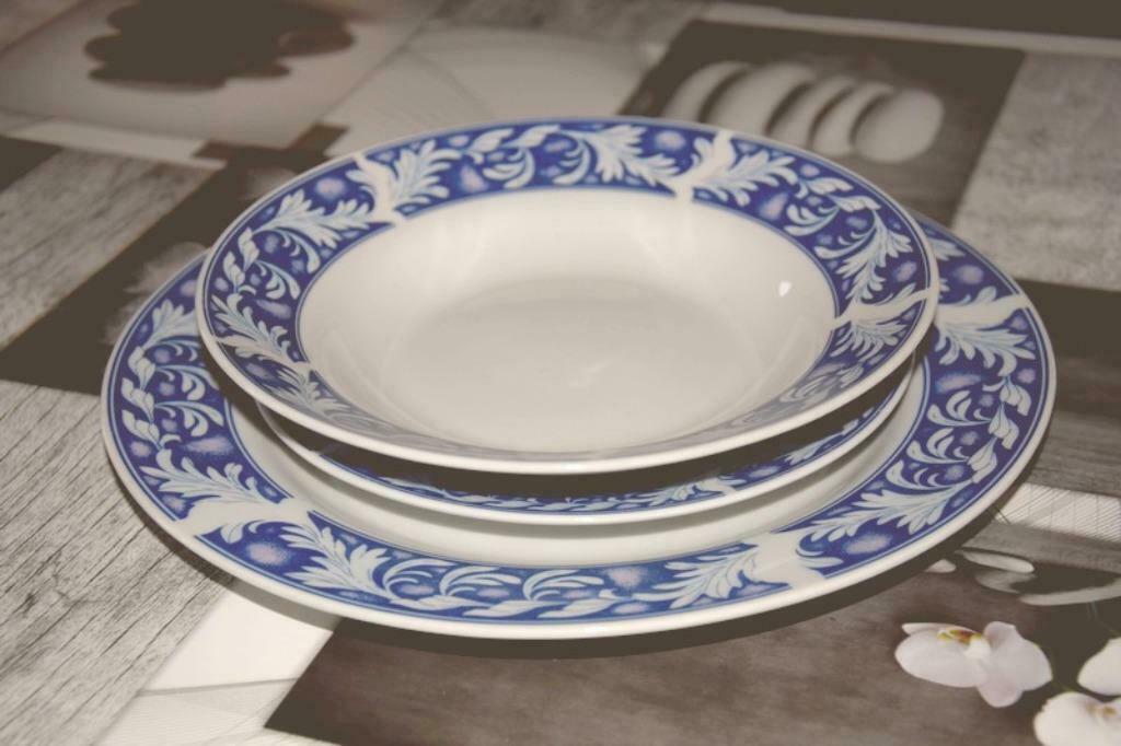 36 Assiettes plates fleur bleue grandes, Enlèvement