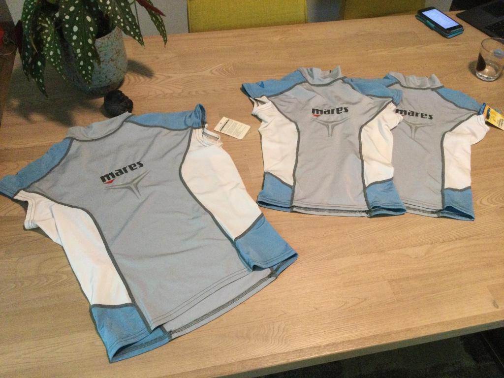Mares Rash Guard Lady/Girl size 2XS nieuw aan 15€ - Ecochequ, Ophalen of Verzenden, Nieuw, Duikpak