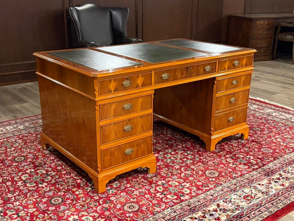 Klassiek Engels bureau #613, Huis en Inrichting, Ophalen of Verzenden, Zo goed als nieuw