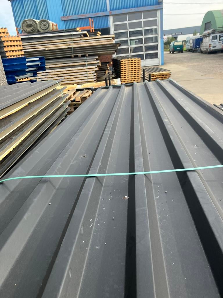 Gebruikte Sandwichpanelen 6cm dikte antraciet  aan €12/m2, Bricolage & Construction, Plaques & Panneaux, Utilisé, Autres matériaux