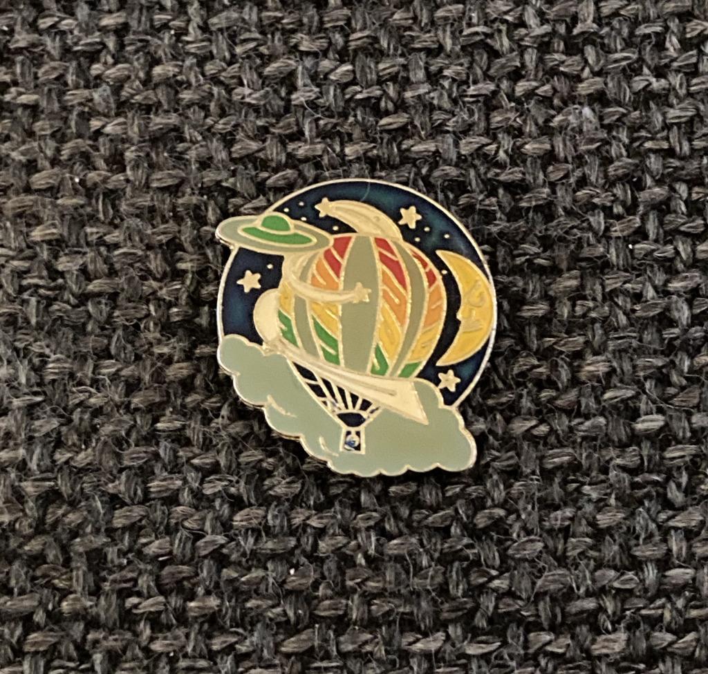 PIN - LUCHTBALLON - MONTGOLFIÈRE - AIR BALLOON, Verzenden, Gebruikt, Transport, Speldje of Pin