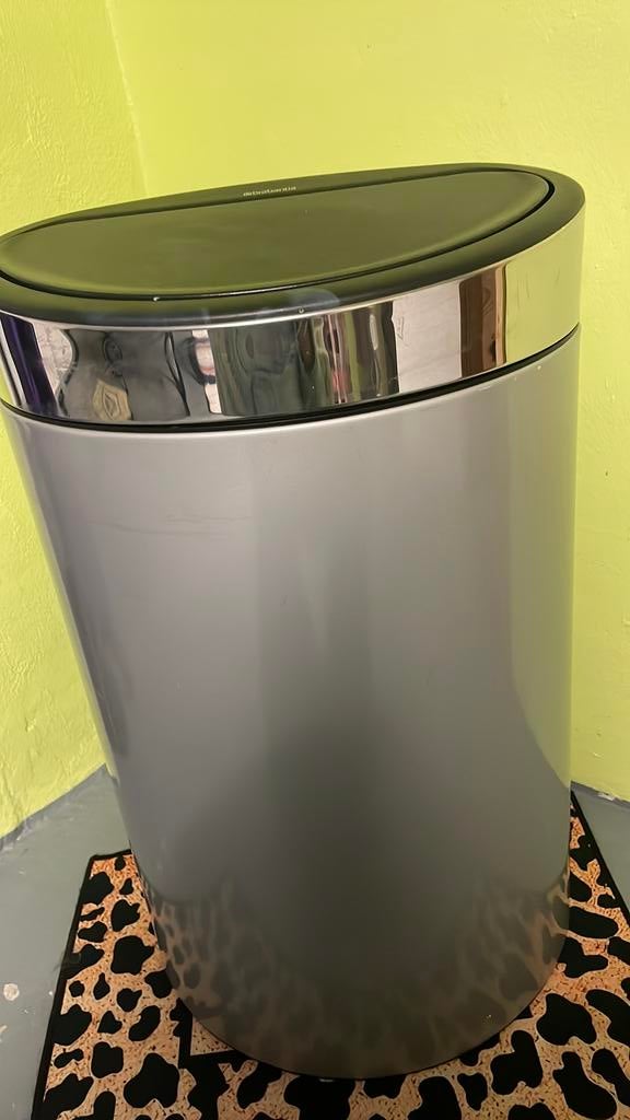 Brabantia vuilbak type touch bin, Huis en Inrichting, Ophalen, Inox, Gebruikt, 50 tot 75 cm