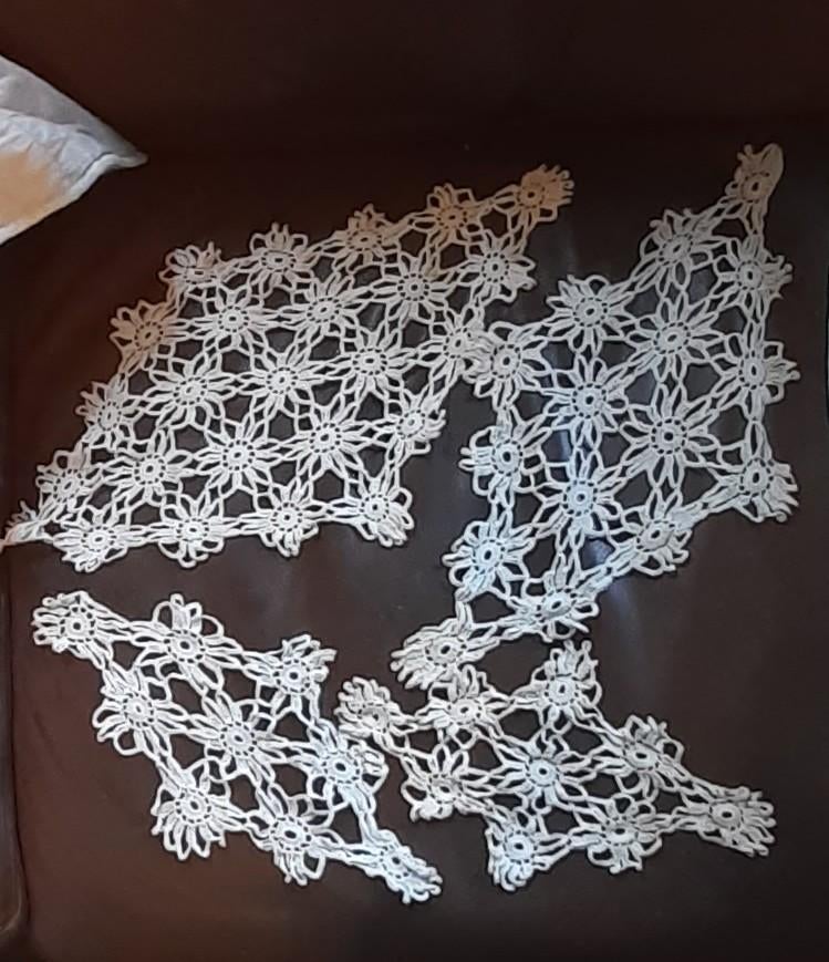 Ensemble de 4 napperons losange fait main, Antiquités & Art, Enlèvement ou Envoi