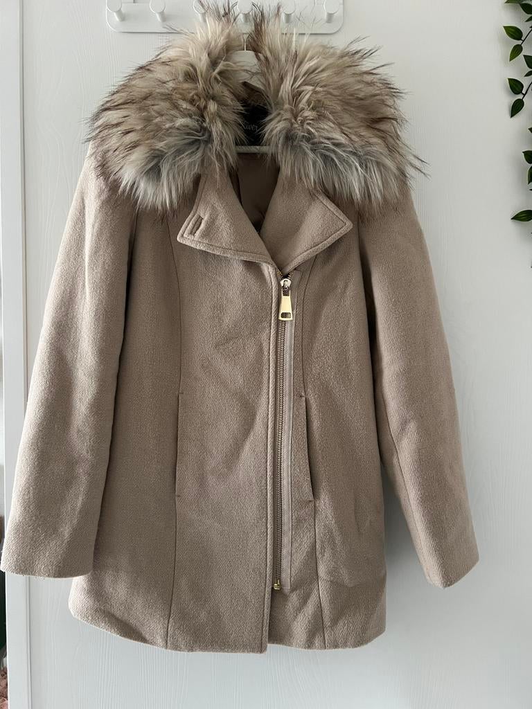 Mooie beige jas, afbeembare pels maat 34, Ophalen, Beige, S oliver, Zo goed als nieuw