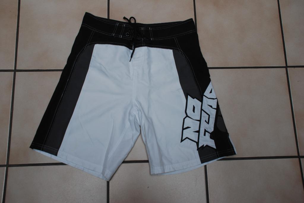 Witte en zwarte bermuda Boardshorts, jerseyshorts, maat S, T, NO FEAR, Wit, Ophalen of Verzenden, Zwemshort