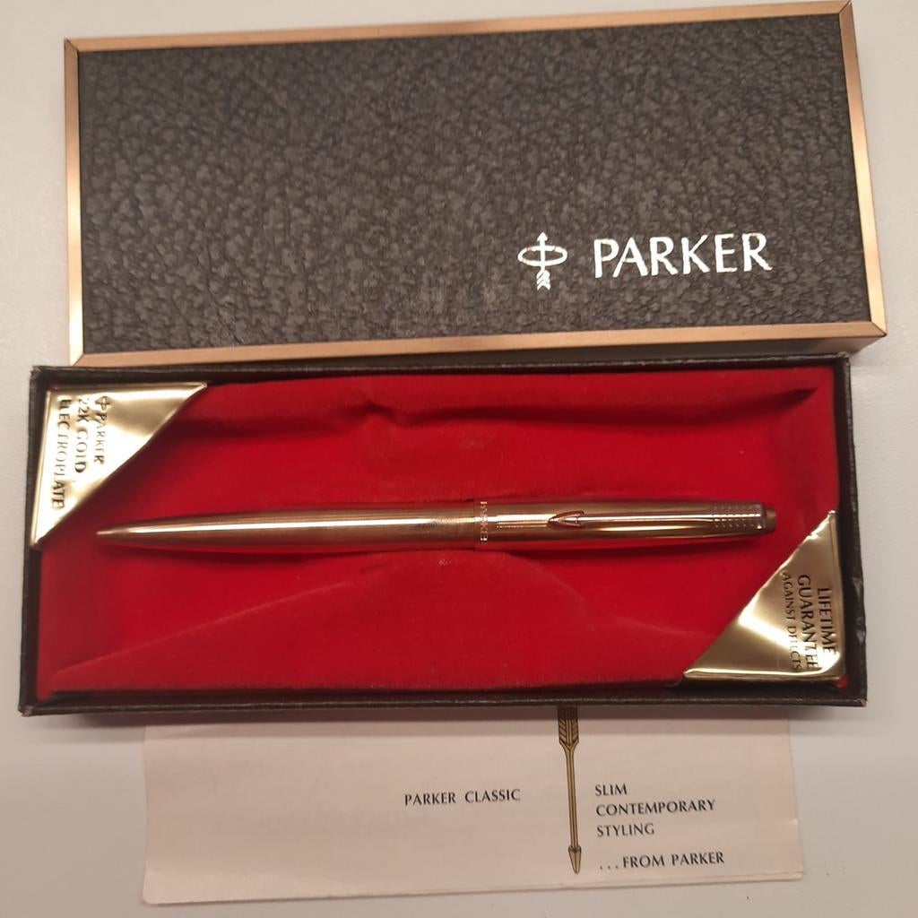 STYLO À BILLE PARKER 45 doré 22 carats *NOUVEAU*MIB*, Collections, Neuf, Stylo à bille, Enlèvement, Avec boîte