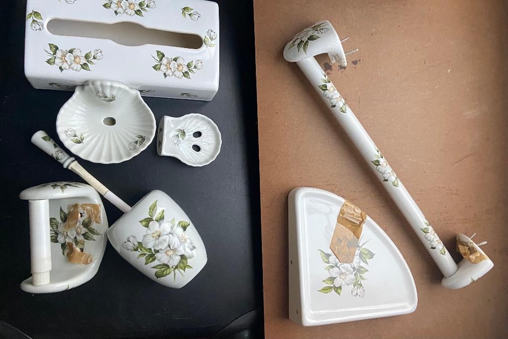 Ensemble de salle de bain en Porcelaine de Paris, Enlèvement, Utilisé, Autres types